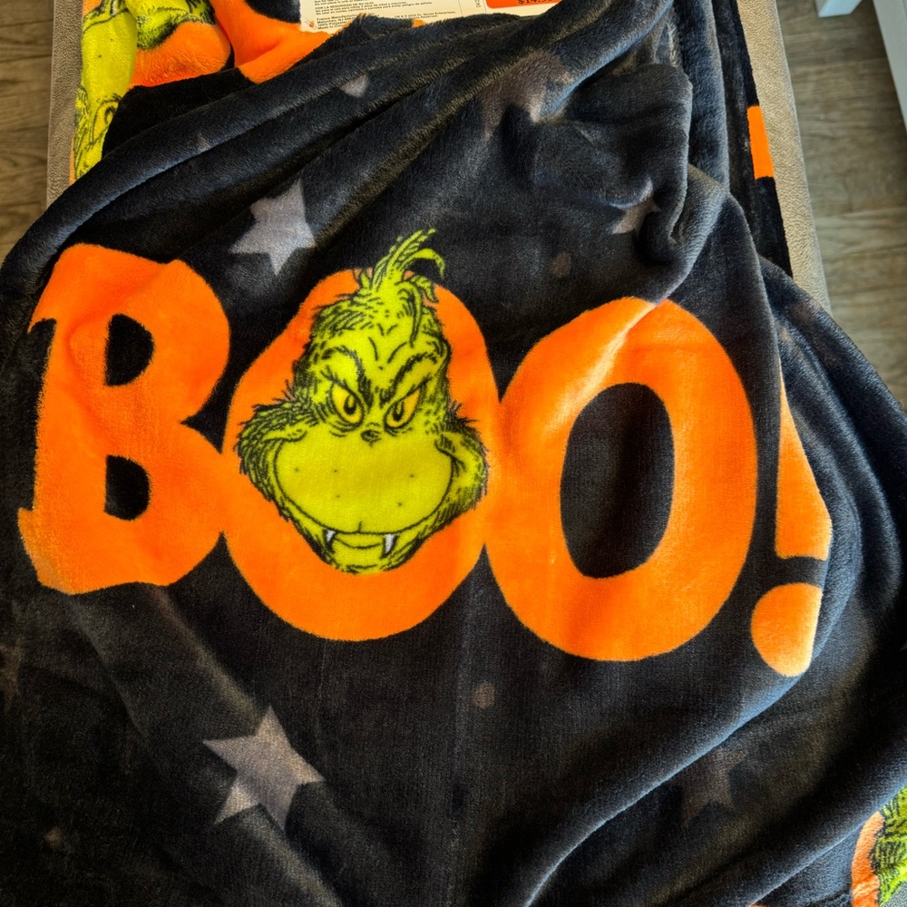 Grinch Halloween Throw Blanket